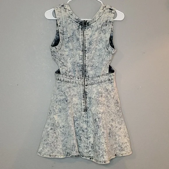 Roma Studio Medium Wash Denim Dress - Picture 6 of 8